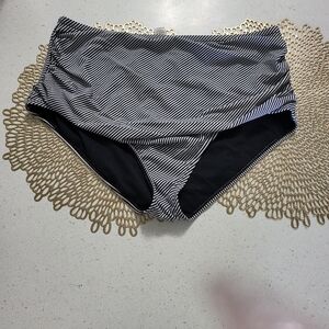 Striped bikini bottom with Ruching